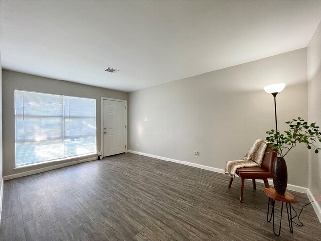 Photo - 5743 Beldart St