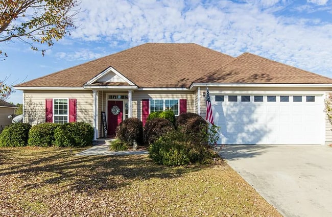 Building Photo - Spacious 3BD/2BA Home in Hahira with Scree...