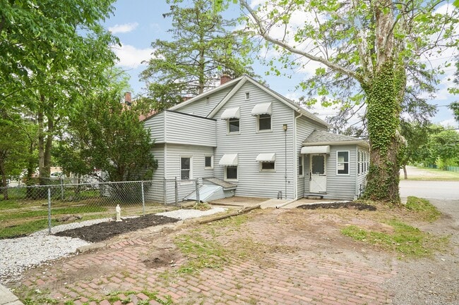 Building Photo - 221 Mulberry St