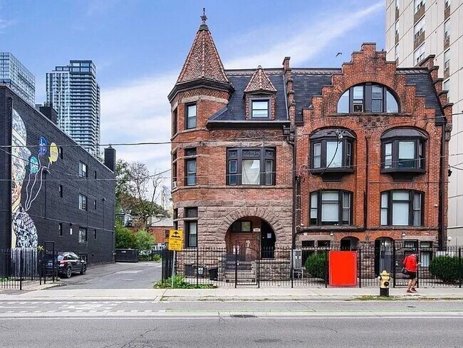 Photo - 260 Sherbourne