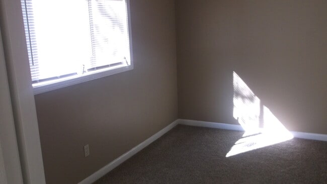 Photo - 673 W Raines Rd