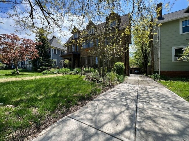 Photo - 3232 Clarendon Rd