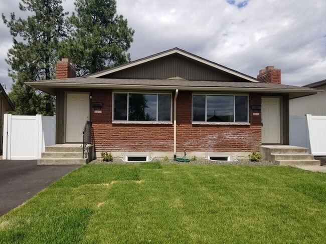Building Photo - Spacious & Updated 3-Bed, 2-Bath Duplex in... Unit 2217 E. Central Ave Rental