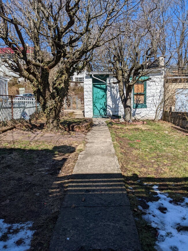 Photo - 1717 Centre St