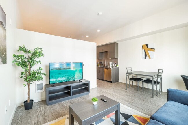 Photo - 16450 Redmond Way Unidad ID1045877P