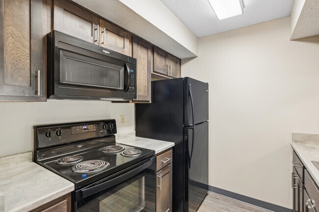 2BR, 1.5BA - 897SF - Kitchen