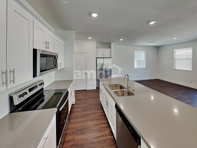 Photo - 104 Island Plumeria Ln