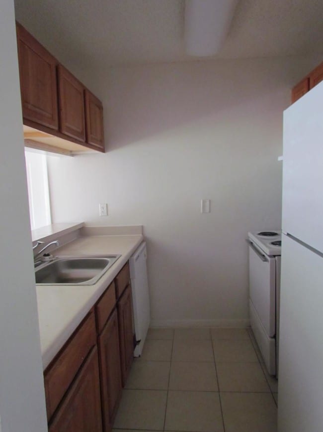 Photo - Riverwalk I Apartments