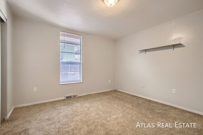 Photo - 331 N Columbine St Unidad D