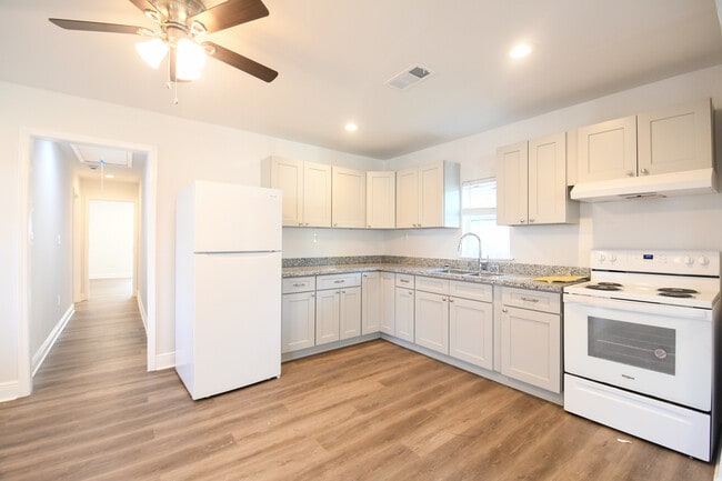 Photo - 415 W 29th Ave