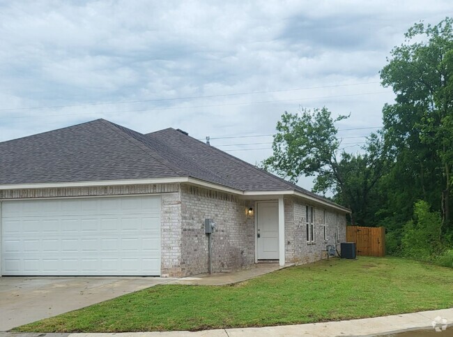 Building Photo - Brand New - 3 Bed, 2 Bath, 2 car garage Rental