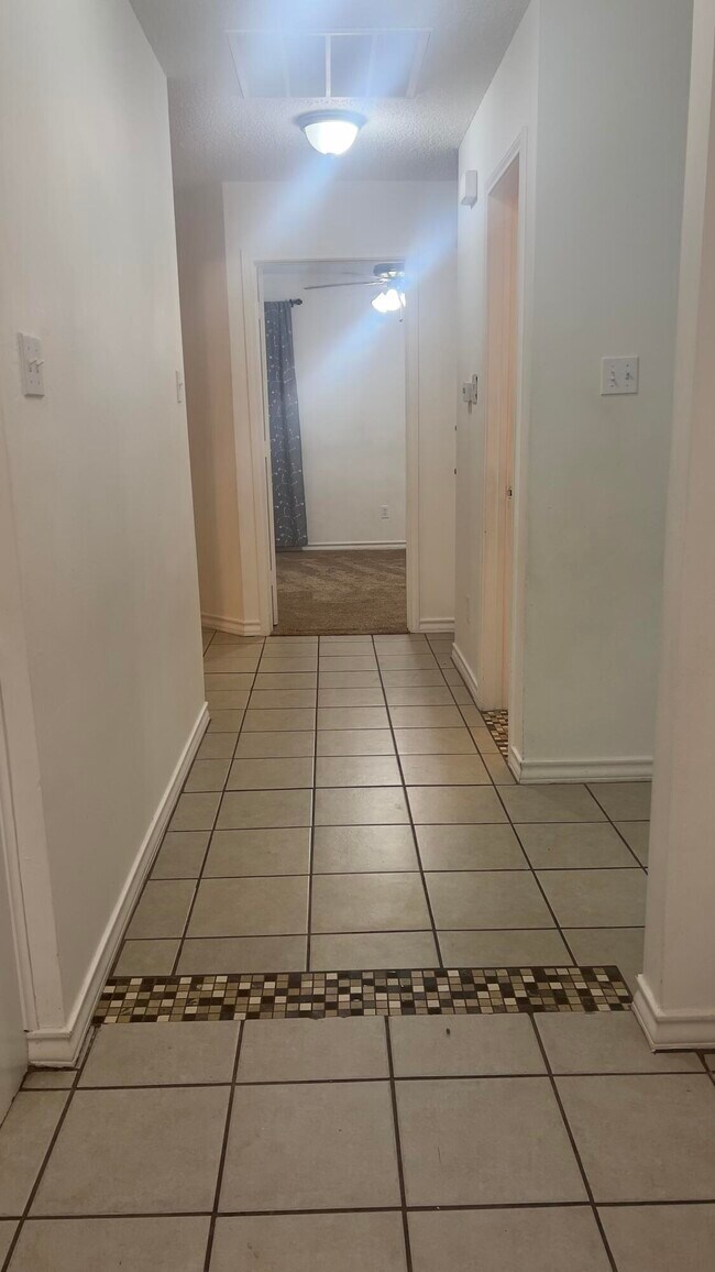 Photo - 4410 Jarvis St