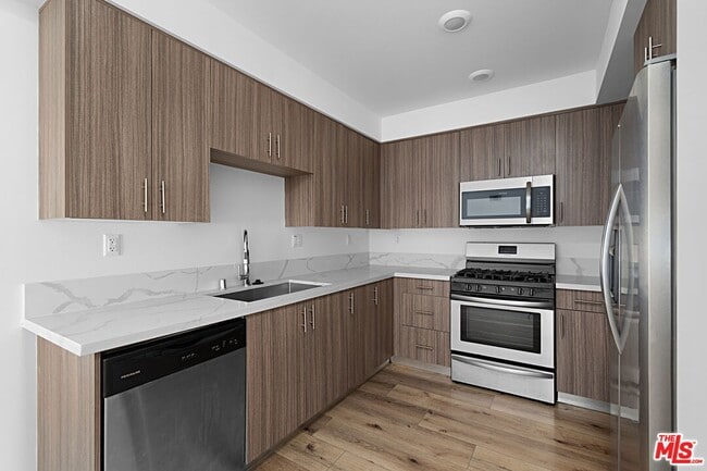 Photo - 5229 Willowcrest Ave
