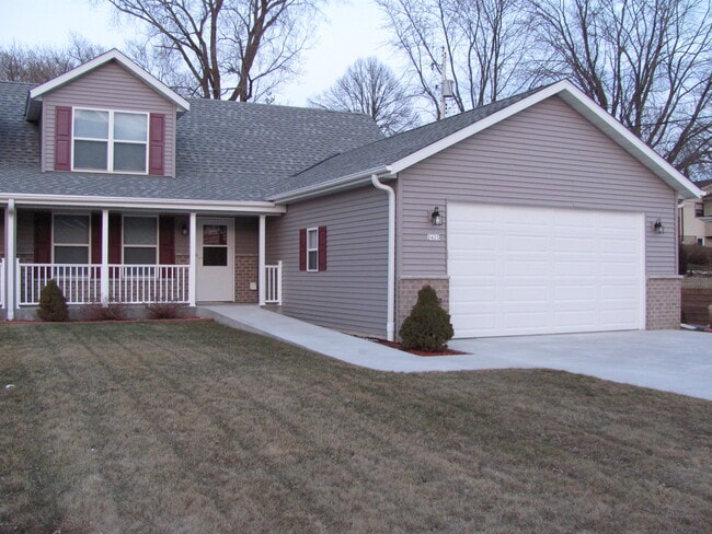 Building Photo - 2423 Parkfield Drive Unit 2423 Parkfield Dr. West Bend Rental