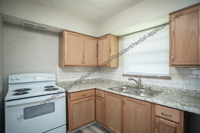 Photo - 2525 Lakeview Ave