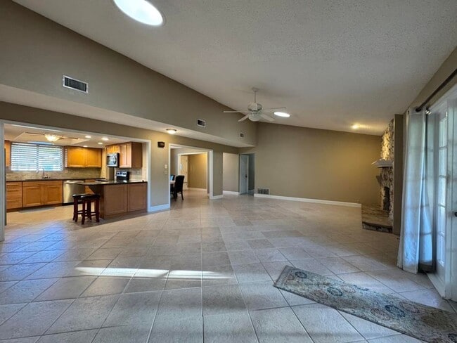 653 Pelican Bay Dr