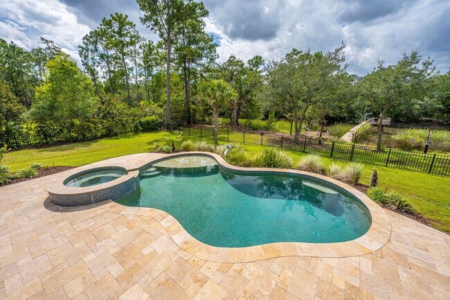 Photo - Stunning executive home in Park West with ...