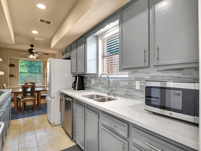 Photo - 21902 Meadowhill Dr