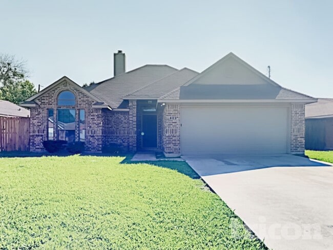 Photo - 310 Southlake Dr