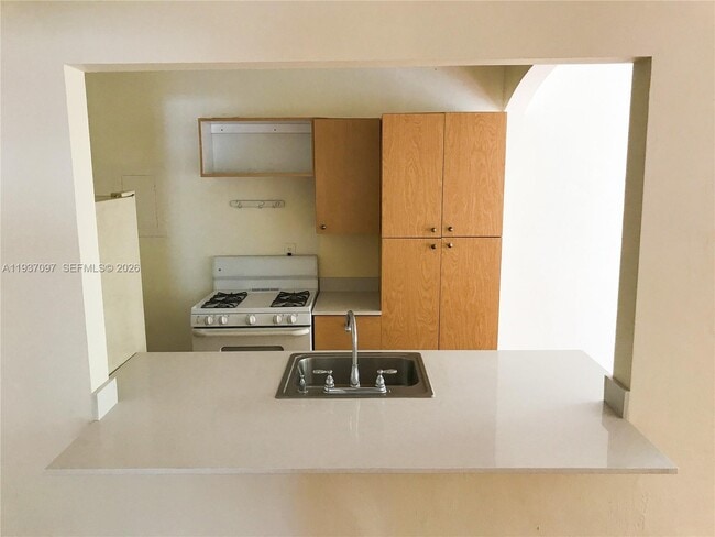 Photo - 700 W 51st St Unit 5