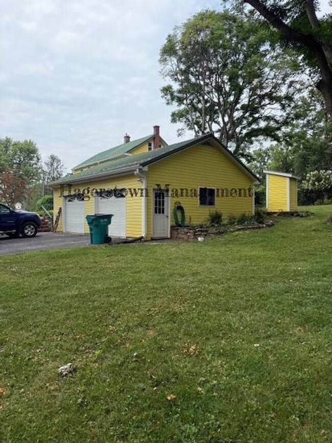 Photo - 3 Bedroom Home Fully Furnished in Picturesque Appalachian Mountain Setting