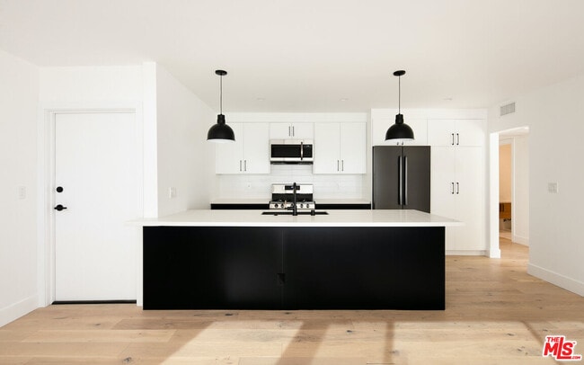 Building Photo - 2811 3rd St Unit 3