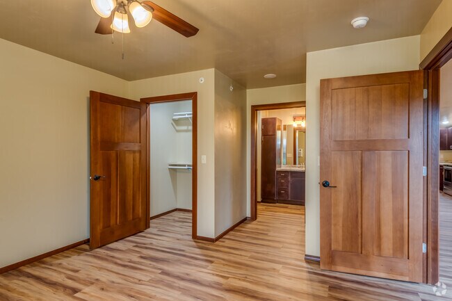 3 BR, 2 BA - 1,518SF
