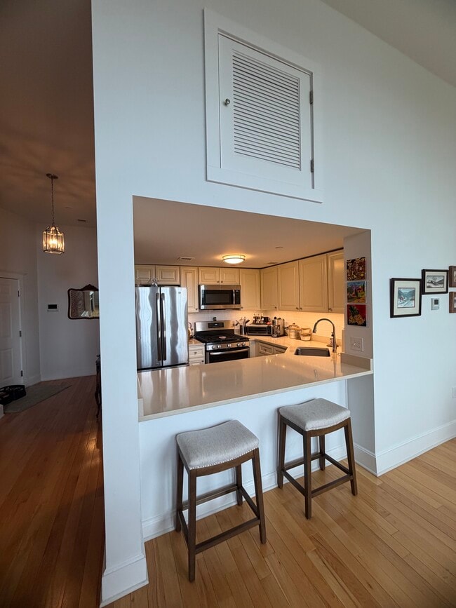Photo - 52 Sanborn St Unidad Downtown Reading Condo