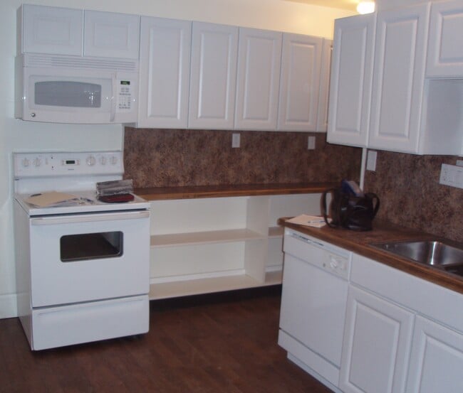 Photo - 2338 Flora St