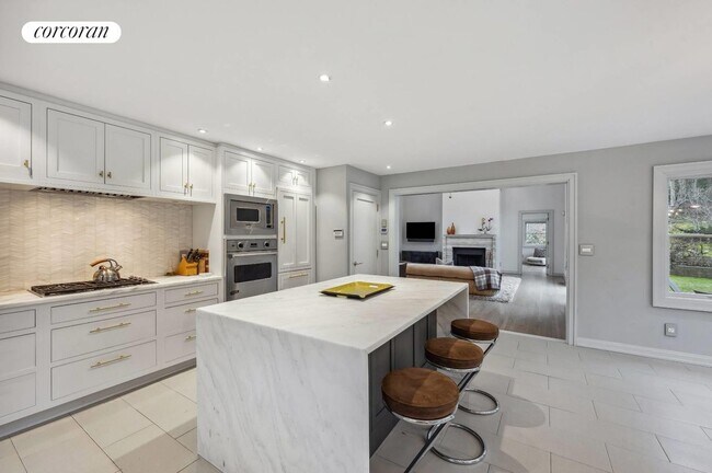 Photo - 111 Springy Banks Rd