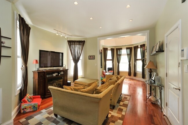 Photo - 2650 W Logan Blvd
