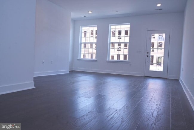 Photo - 141 Stoutsburg Blvd