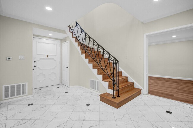 414 Hilgard Ave