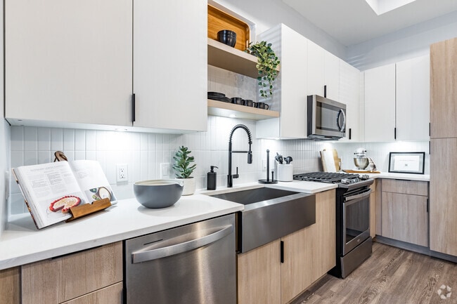 2 BR, 2 BA - 1,132SF