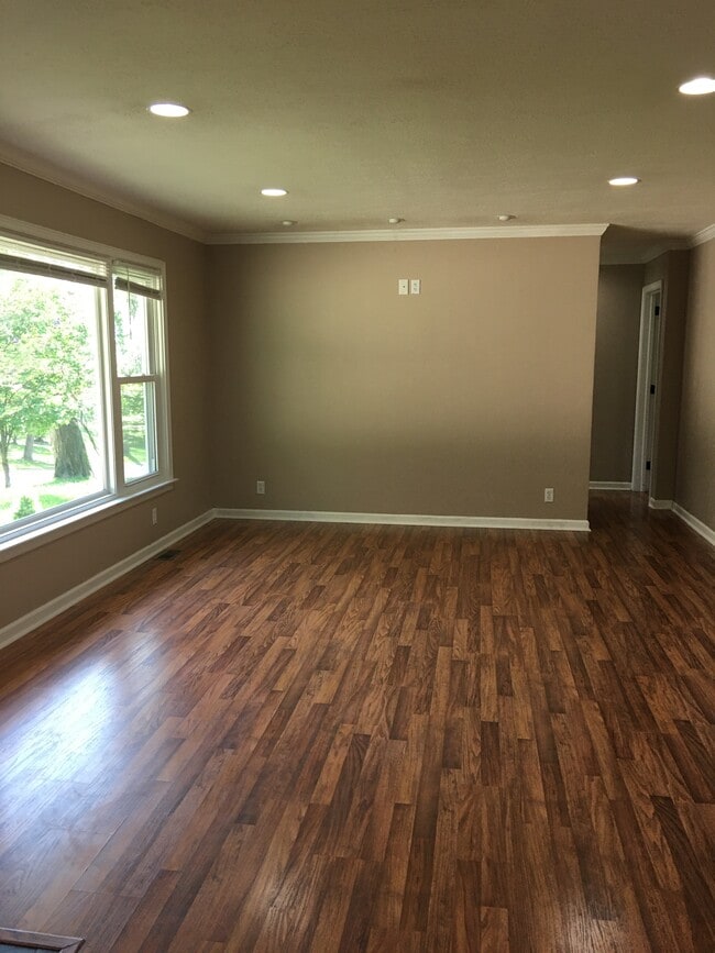 Photo - 1009 E High St