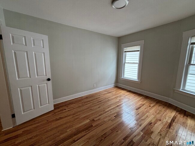 Photo - 241 Lewis St