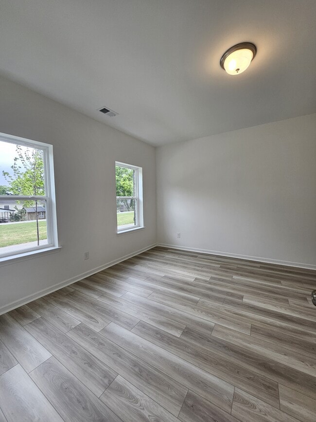 Photo - 128 Rosebush Ln