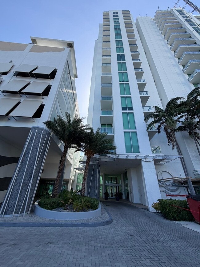 Building Photo - 7930 East Dr Unit 1506