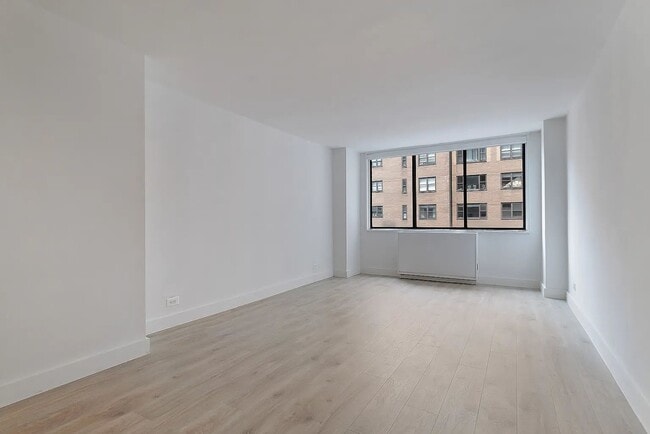 Photo - 300 Mercer St