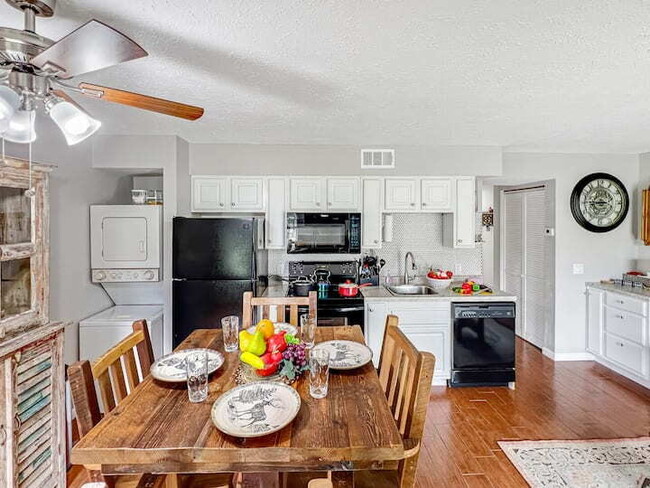 Photo - Adorable 1BR - Ground Entry Available FULLY FURNISHED Unit 3