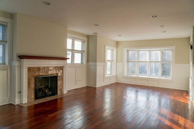 Photo - Gorgeous 5 Bedroom / 4 Full Bath Home along Chicago River