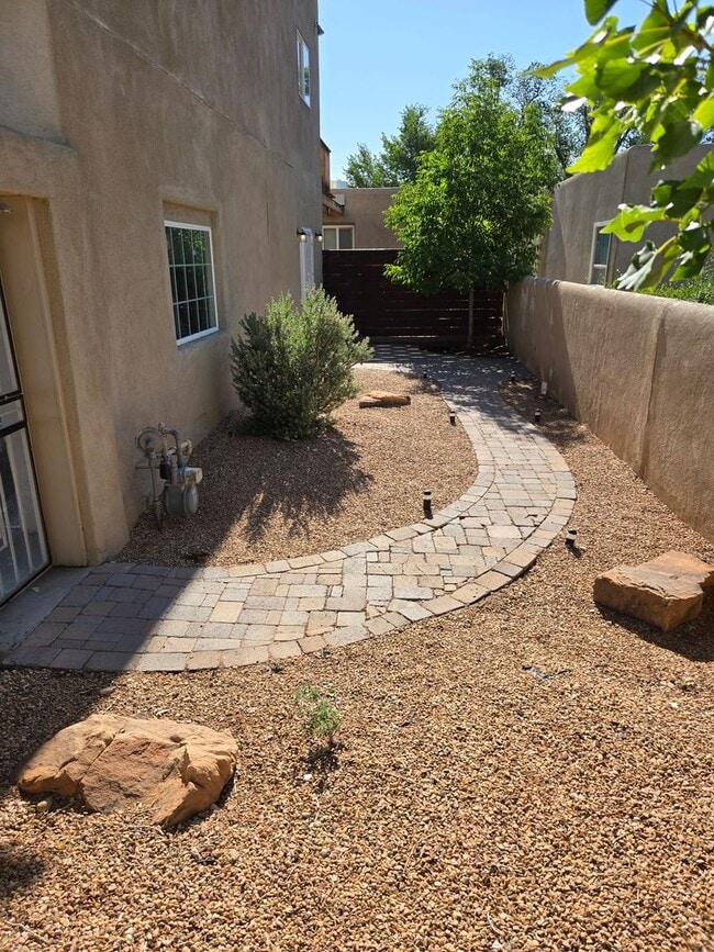Photo - Remodeled 2 Bedroom 1 Bath 1 Car Garage with private courtyard in Nob Hill