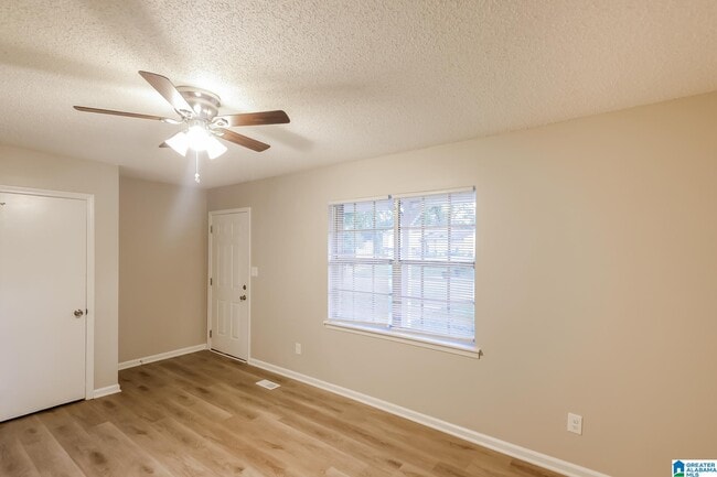 Photo - 3033 Carleton Rd