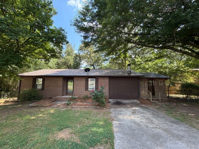 Building Photo - Nice 3/1.5 House in Silver Creek- $1,295