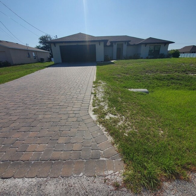 Spacious 4 Bedroom 2.5 Bath 2 Car Garage Home - Spacious 4 Bedroom 2.5 Bath 2 Car Garage Home