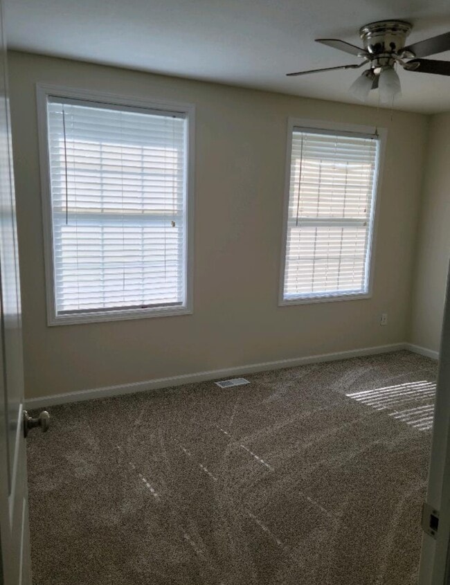 Photo - 905 W Estate Dr