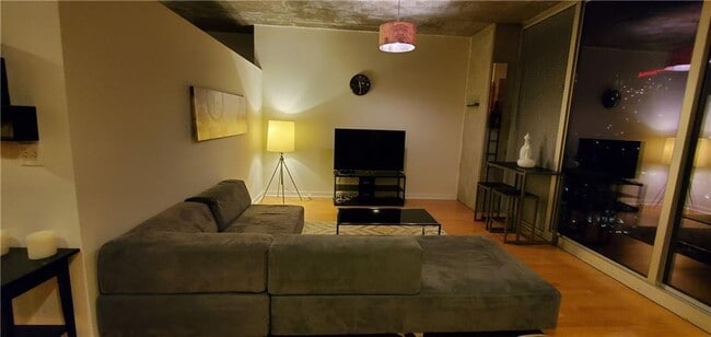 Photo - 400 W Peachtree St NW Unit 2907