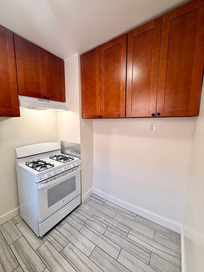 Photo - 3057 Leeward Avenue,