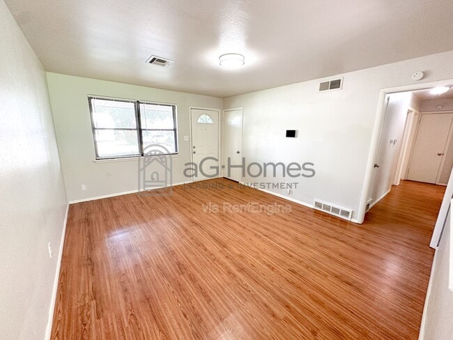 Photo - 4722 SE 27th St