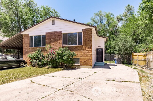 Updated Duplex In Great West Valley Area - Updated Duplex In Great West Valley Area House